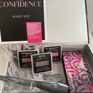 Mary Kay Contour with Confidence Beauty Kit NIB